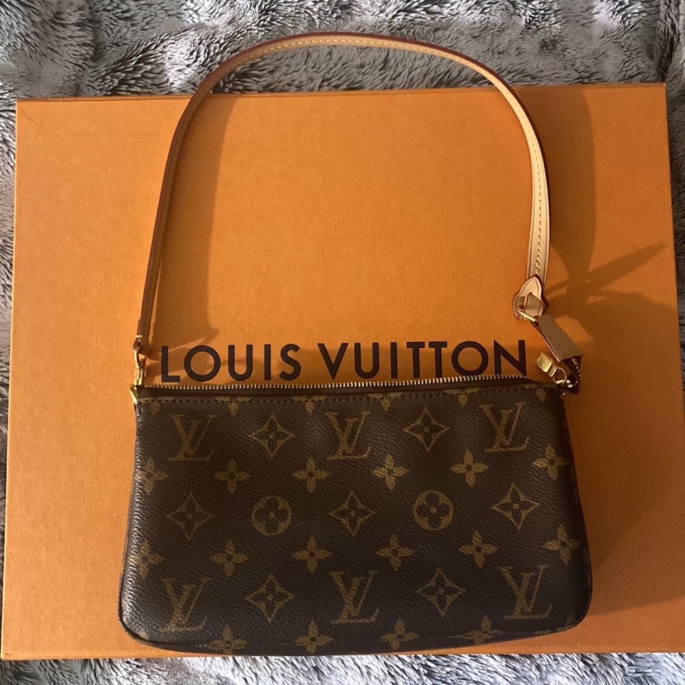 Louis Vuitton Pochette Accessories in Monogram Canvas - Picture 6 of 6